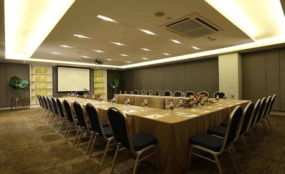 Bangna Pride Hotel & Residence Банкок Екстериор снимка