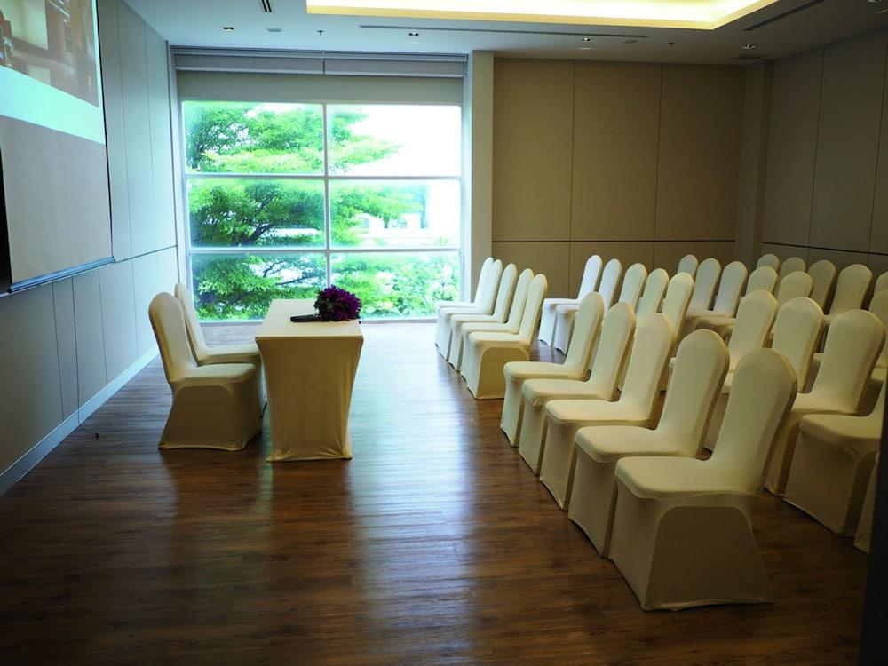 Bangna Pride Hotel & Residence Банкок Екстериор снимка