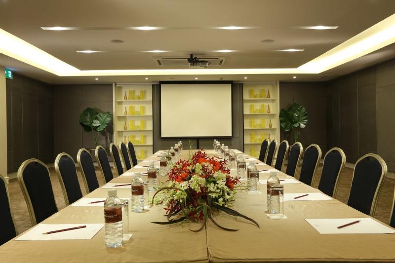 Bangna Pride Hotel & Residence Банкок Екстериор снимка